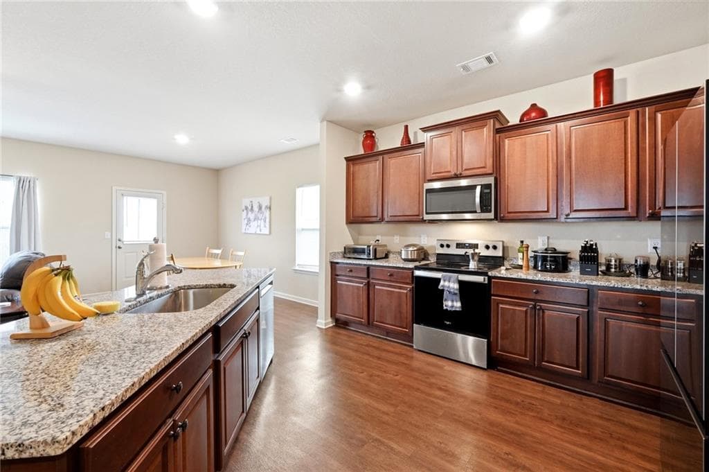 3 bedroom, 2 bathroom, 1,598 sq ft single family residence for sale at 176 Innis Brook Circle, Cartersville, GA 30120 — photo 9