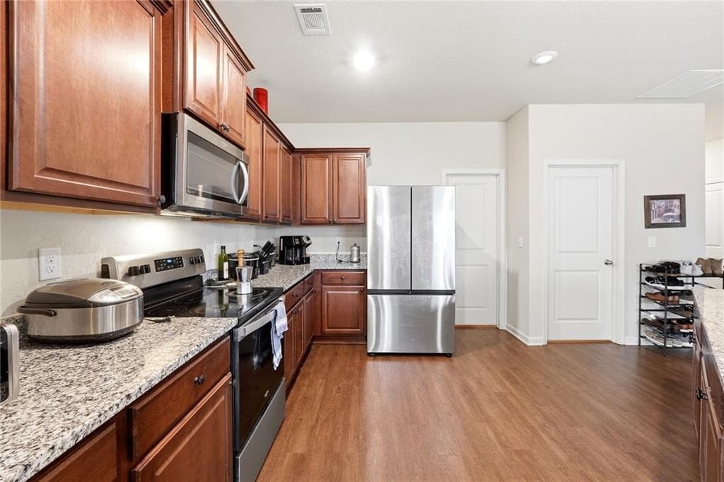 3 bedroom, 2 bathroom, 1,598 sq ft single family residence for sale at 176 Innis Brook Circle, Cartersville, GA 30120 — photo 10