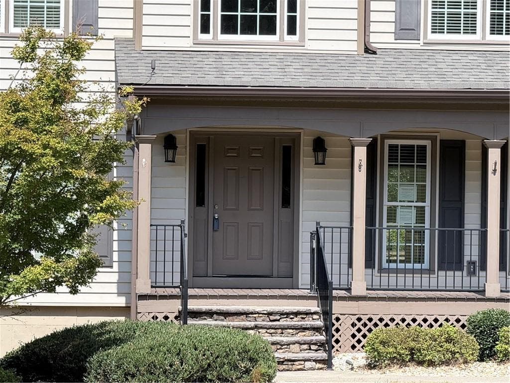 5 bedroom, 5 bathroom, 4,323 sq ft single family residence under contract at 5210 Maplewood Lane, Gainesville, GA 30504 — photo 2