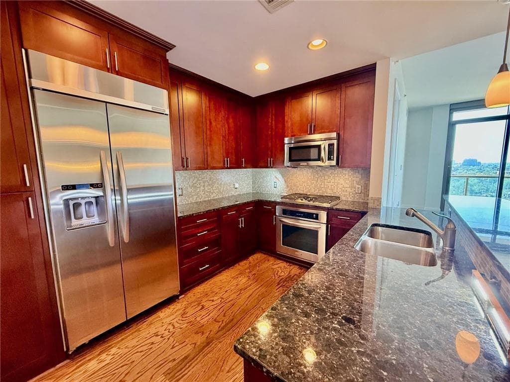 1 bedroom, 2 bathroom, 1,244 sq ft condominium for sale at 270 17th Street 2207, Atlanta, GA 30363 — photo 4