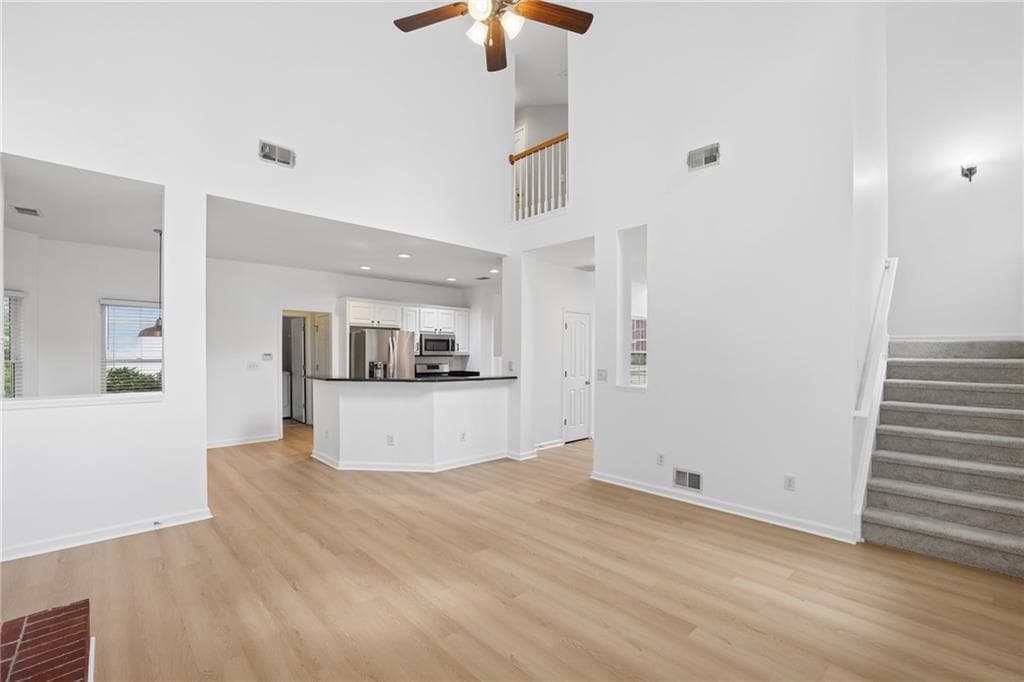 4 bedroom, 3 bathroom, 2,444 sq ft single family residence for sale at 6010 Hampton Bluff Way, Roswell, GA 30075 — photo 5