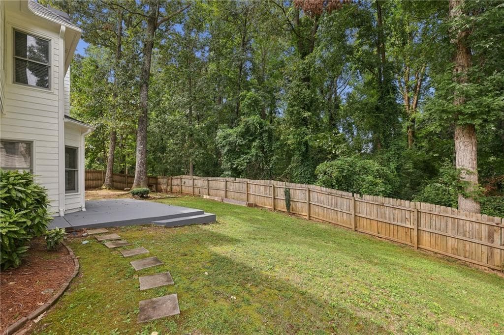 4 bedroom, 3 bathroom, 2,444 sq ft single family residence for sale at 6010 Hampton Bluff Way, Roswell, GA 30075 — photo 2