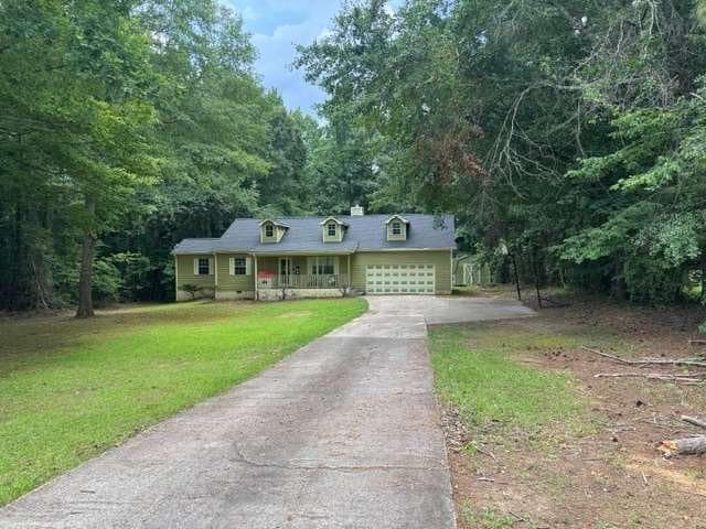4 bedroom, 2 bathroom, 1,919 sq ft single family residence for sale at 253 Ruth Drive, Newnan, GA 30265 — photo 3
