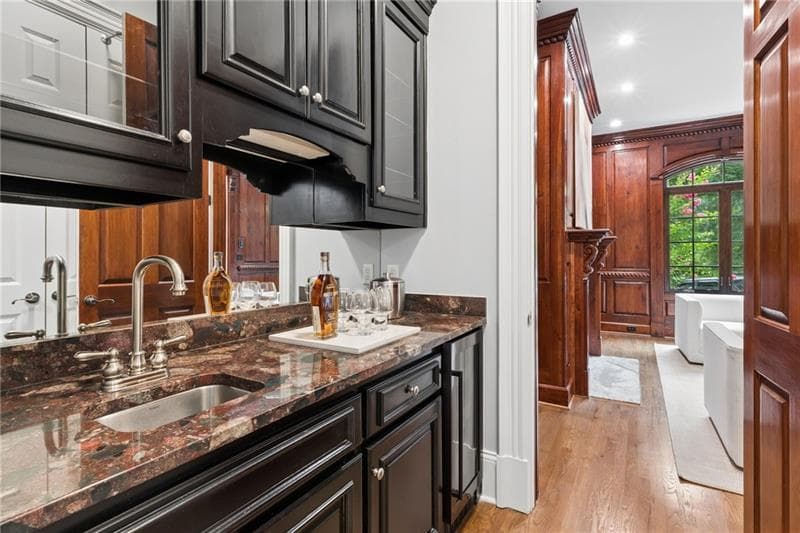 5 bedroom, 7 bathroom, 6,124 sq ft single family residence for sale at 4992 Rebel Trail, Atlanta, GA 30327 — photo 9