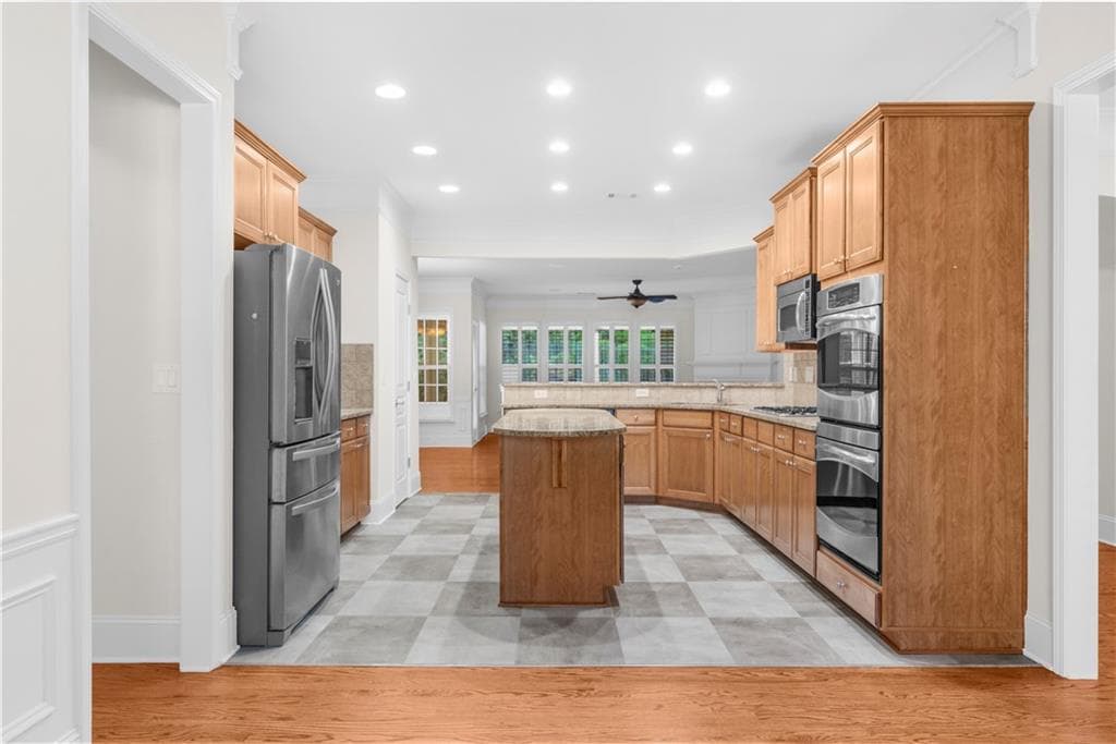 3 bedroom, 3 bathroom, 2,539 sq ft single family residence for sale at 6585 Vickery Post Lane, Cumming, GA 30040 — photo 3