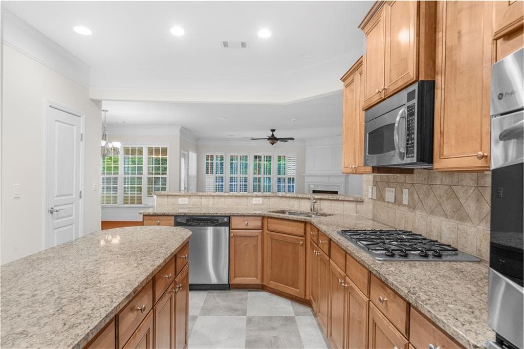 3 bedroom, 3 bathroom, 2,539 sq ft single family residence for sale at 6585 Vickery Post Lane, Cumming, GA 30040 — photo 4