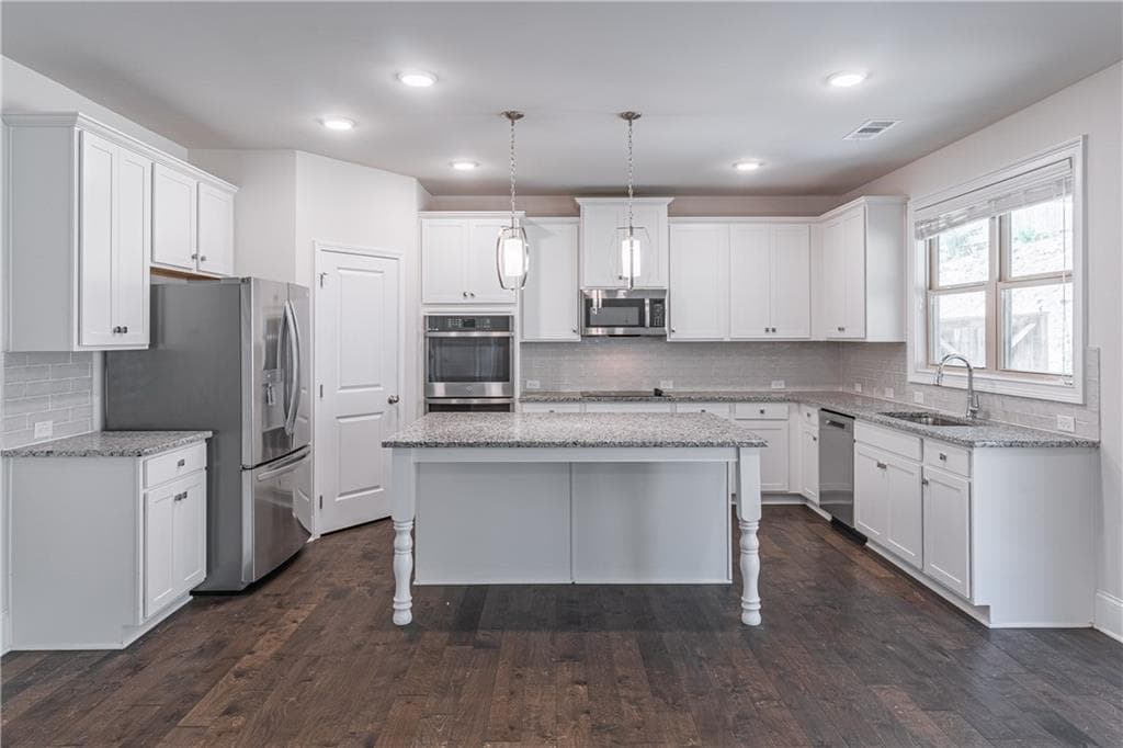 5 bedroom, 3 bathroom, 3,249 sq ft single family residence for rent at 4293 Shandi Cove, Hoschton, GA 30548 for $2,850 a month — photo 6
