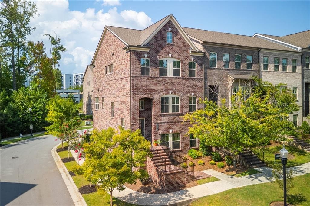 4 bedroom, 4 bathroom, 2,424 sq ft townhouse for sale at 502 Via Secco Lane, Suwanee, GA 30024 — photo 2