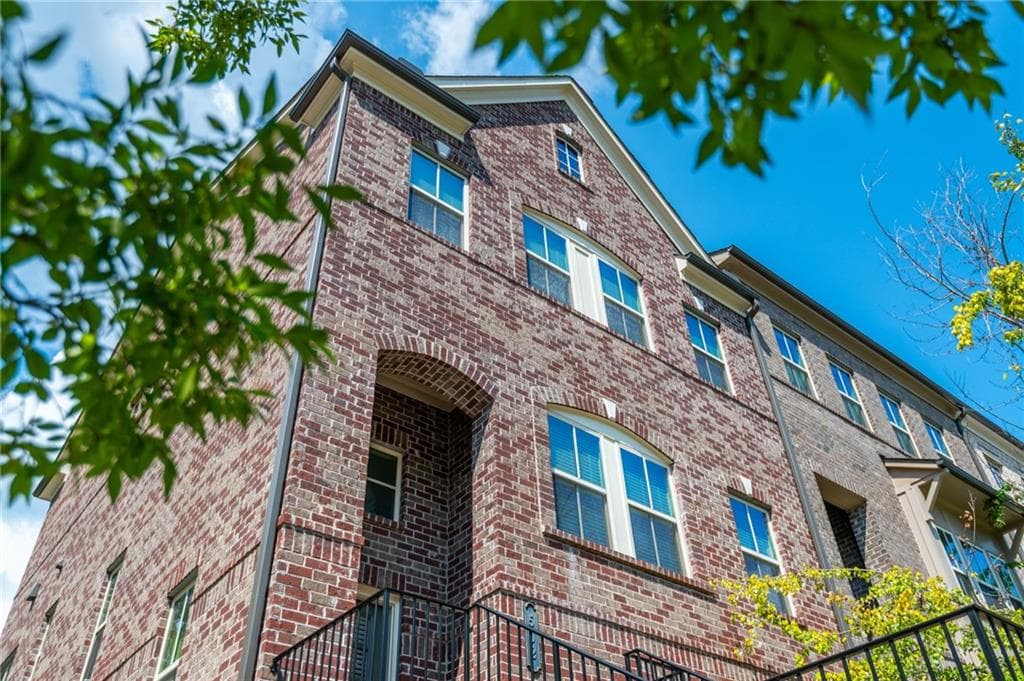 4 bedroom, 4 bathroom, 2,424 sq ft townhouse for sale at 502 Via Secco Lane, Suwanee, GA 30024 — photo 3