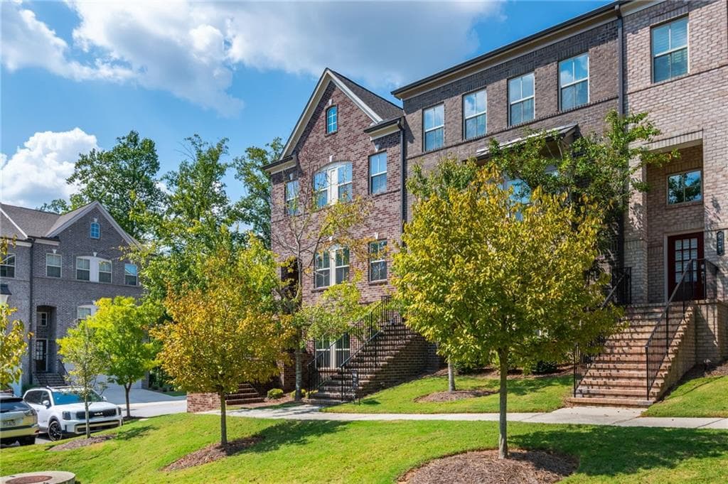 4 bedroom, 4 bathroom, 2,424 sq ft townhouse for sale at 502 Via Secco Lane, Suwanee, GA 30024 — photo 4
