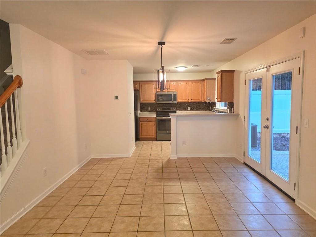 2 bedroom, 3 bathroom, 1,234 sq ft single family residence for rent at 411 Chatooga Lane, Woodstock, GA 30188 for $1,900 a month — photo 4