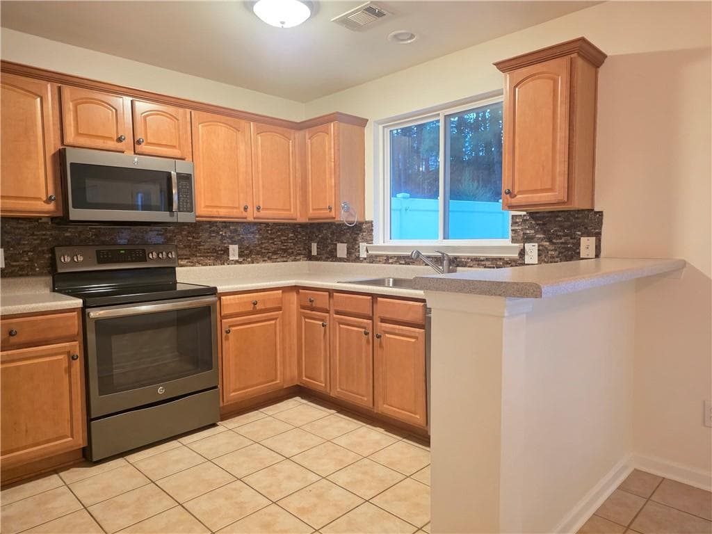2 bedroom, 3 bathroom, 1,234 sq ft single family residence for rent at 411 Chatooga Lane, Woodstock, GA 30188 for $1,900 a month — photo 5