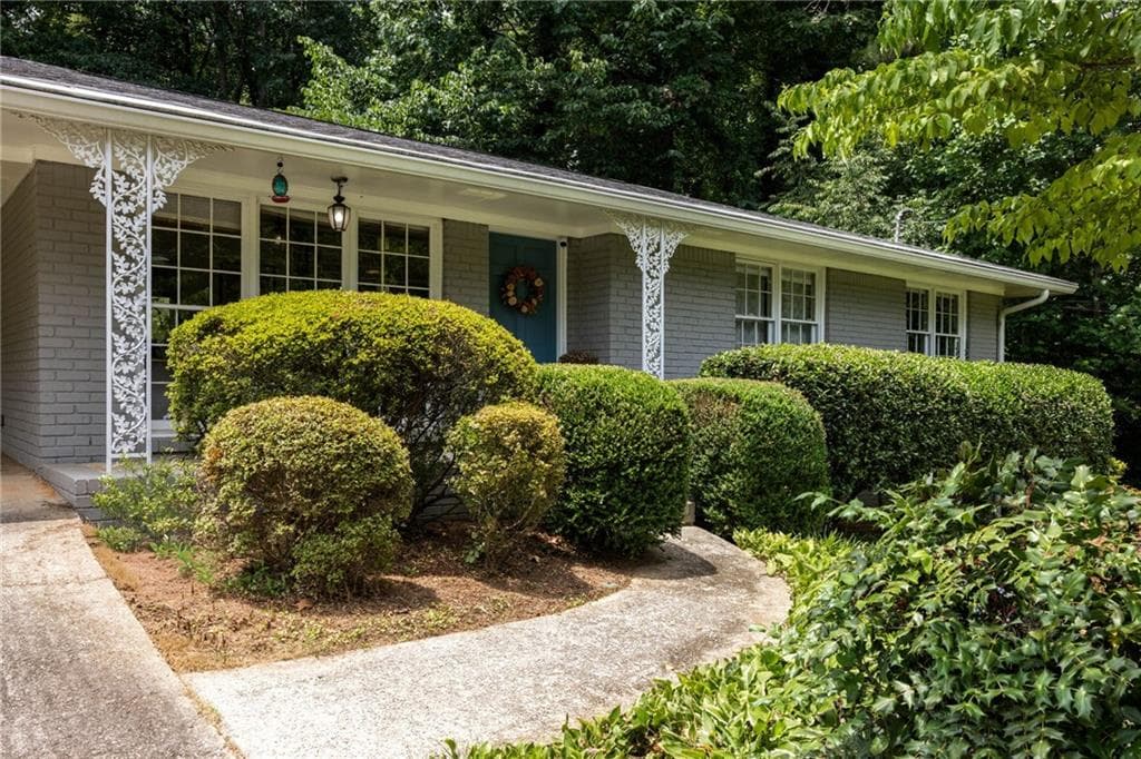 3 bedroom, 2 bathroom, 1,127 sq ft single family residence for sale at 3472 Kenland Road, Smyrna, GA 30082 — photo 2