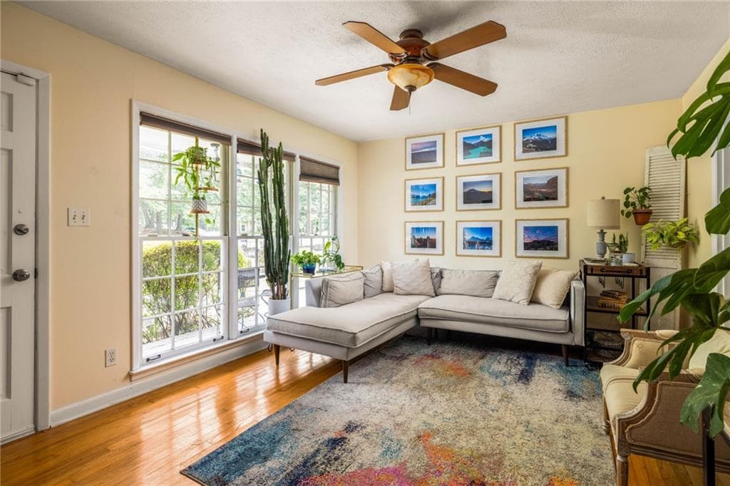 3 bedroom, 2 bathroom, 1,127 sq ft single family residence for sale at 3472 Kenland Road, Smyrna, GA 30082 — photo 5