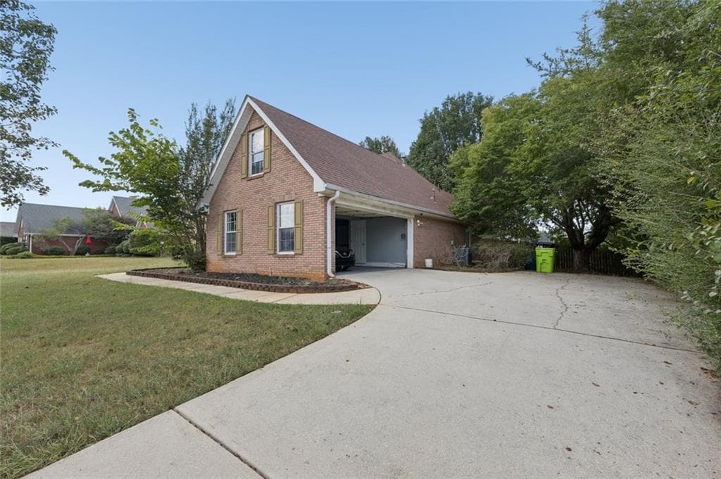 3 bedroom, 2 bathroom, 1,946 sq ft single family residence for sale at 1435 Elena Drive, Mcdonough, GA 30253 — photo 3