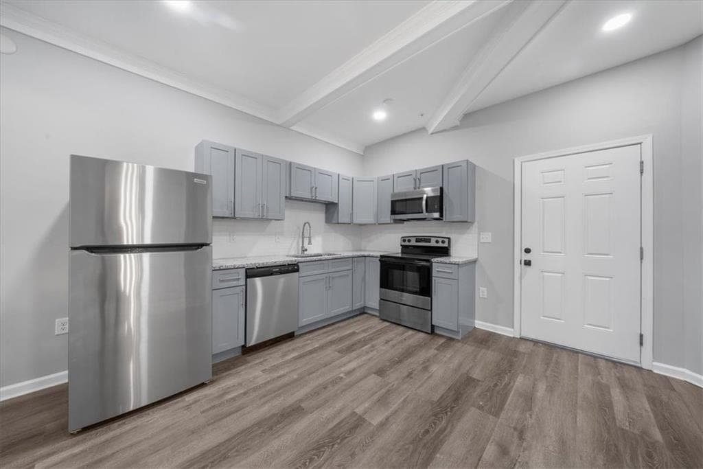 1 bedroom, 1 bathroom, 900 sq ft apartment for rent at 5399 Northland Drive 402, Sandy Springs, GA 30342 for $1,900 a month — photo 1 of 9
