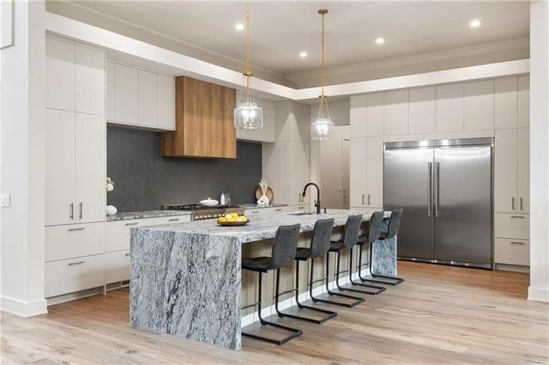 6 bedroom, 7 bathroom, 6,400 sq ft single family residence for sale at 680 Carriage Drive, Sandy Springs, GA 30328 — photo 6