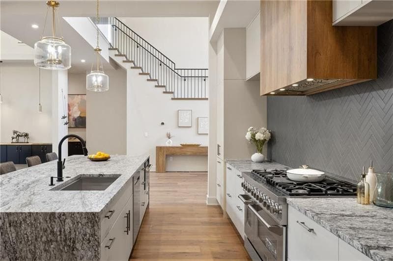 6 bedroom, 7 bathroom, 6,400 sq ft single family residence for sale at 680 Carriage Drive, Sandy Springs, GA 30328 — photo 9