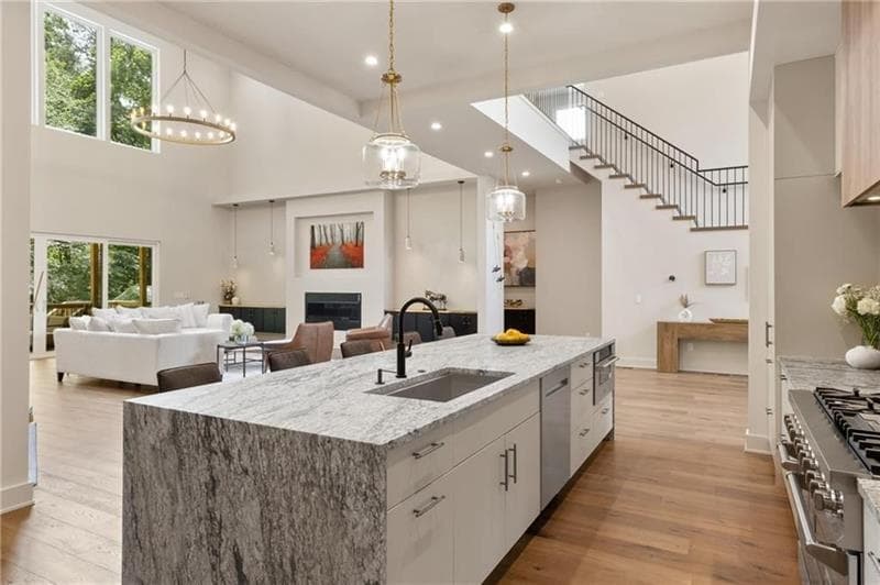 6 bedroom, 7 bathroom, 6,400 sq ft single family residence for sale at 680 Carriage Drive, Sandy Springs, GA 30328 — photo 10