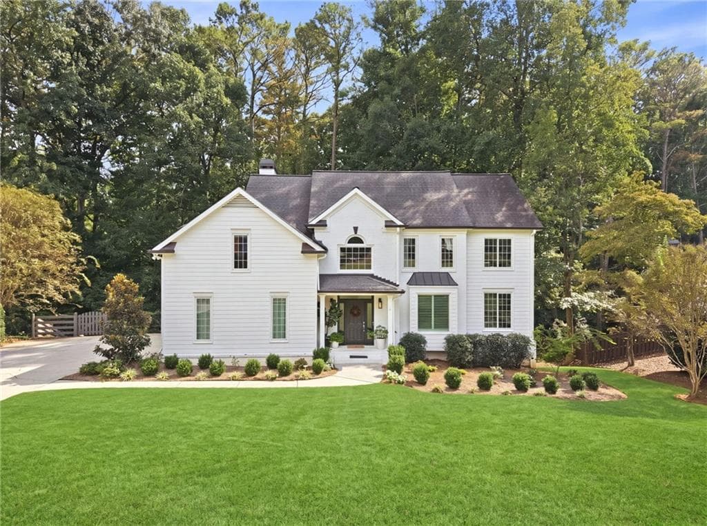 4 bedroom, 3 bathroom, 2,850 sq ft single family residence for sale at 4790 Hamptons Club Drive, Alpharetta, GA 30004 — photo 3