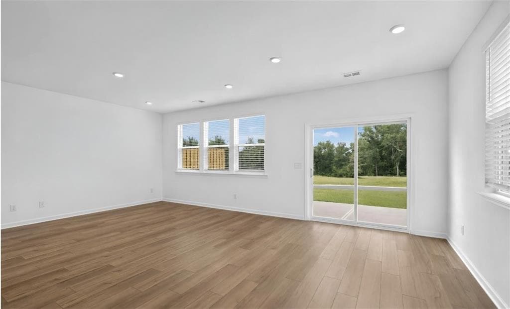 3 bedroom, 3 bathroom, 1,831 sq ft townhouse for sale at 2040 Presley Point, Lawrenceville, GA 30044 — photo 3