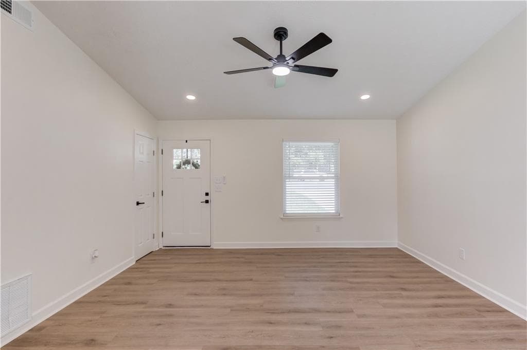 3 bedroom, 2 bathroom, 1,063 sq ft single family residence for sale at 3622 Cainbridge Court, Lawrenceville, GA 30044 — photo 6