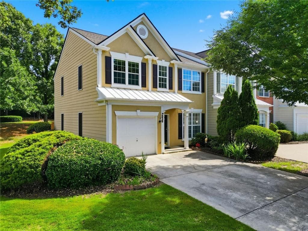 3 bedroom, 3 bathroom, 1,364 sq ft townhouse for sale at 3121 Commonwealth Way, Alpharetta, GA 30004 — photo 1 of 29