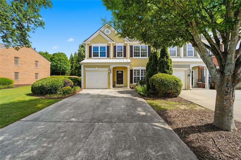 3 bedroom, 3 bathroom, 1,364 sq ft townhouse for sale at 3121 Commonwealth Way, Alpharetta, GA 30004 — photo 2