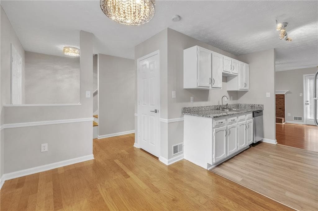 2 bedroom, 3 bathroom, 1,500 sq ft townhouse for sale at 1002 Westfield Trace, Smyrna, GA 30082 — photo 4