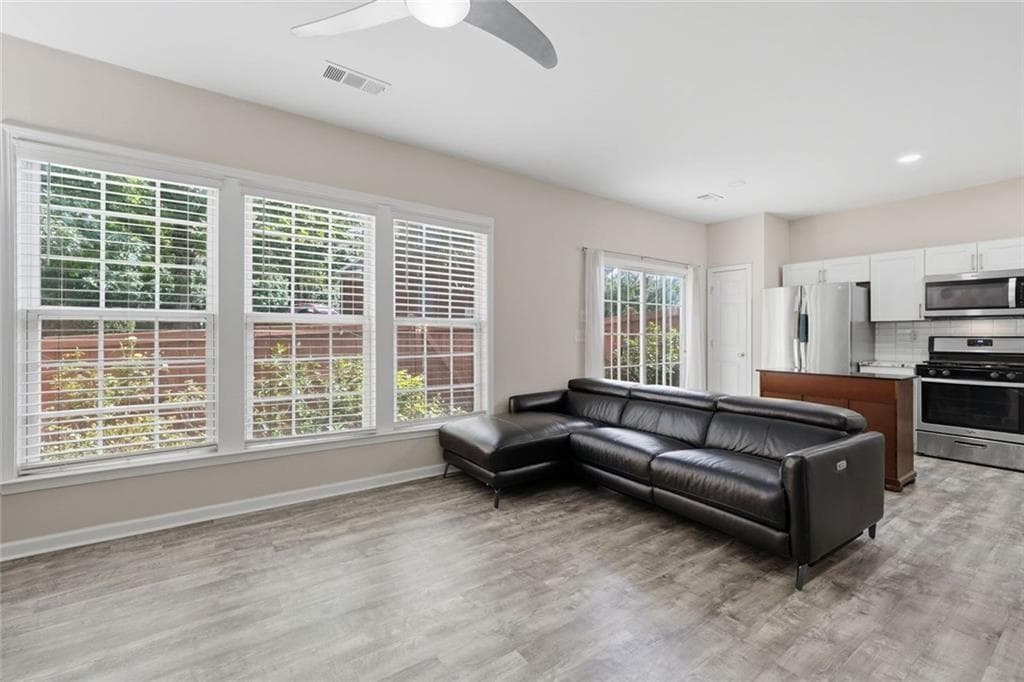 3 bedroom, 3 bathroom, 1,364 sq ft townhouse for sale at 3121 Commonwealth Way, Alpharetta, GA 30004 — photo 6
