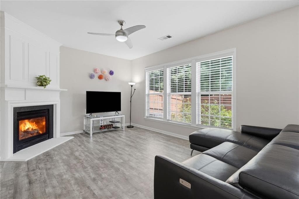 3 bedroom, 3 bathroom, 1,364 sq ft townhouse for sale at 3121 Commonwealth Way, Alpharetta, GA 30004 — photo 8