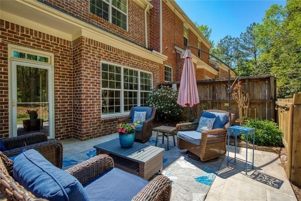 4 bedroom, 4 bathroom, 2,600 sq ft condominium for sale at 1404 Lexington Drive, Roswell, GA 30075 — photo 4