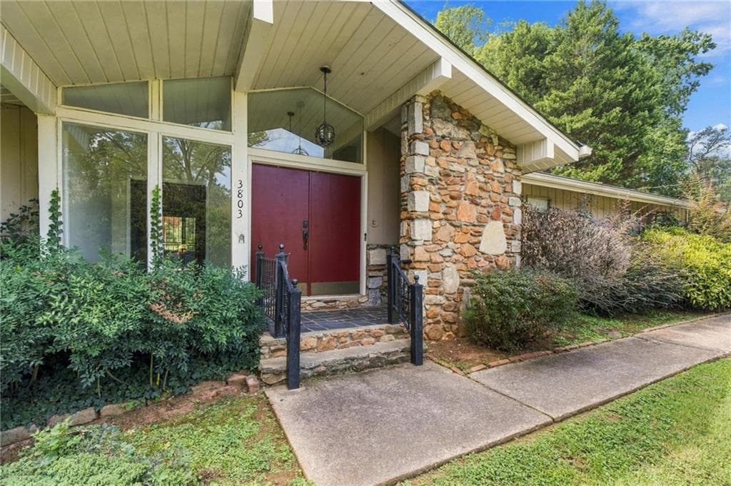 4 bedroom, 4 bathroom, 2,999 sq ft single family residence for sale at 3803 Gothic Elm Court, Decatur, GA 30034 — photo 2
