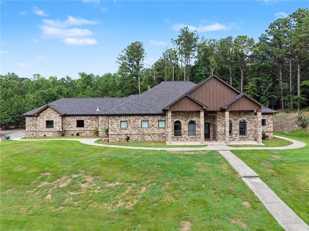5 bedroom, 4 bathroom single family residence for sale at 1470 Anderson Valley Drive, Snellville, GA 30039 — photo 2
