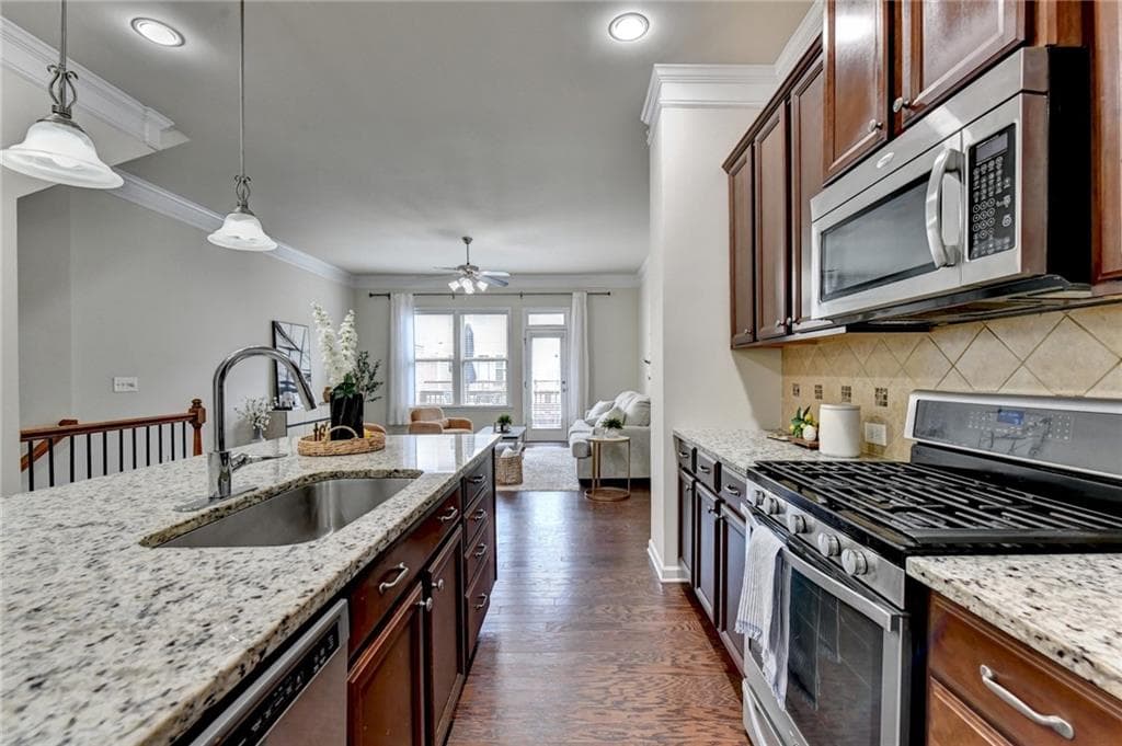 3 bedroom, 4 bathroom, 2,200 sq ft townhouse for sale at 2634 Portbury Place, Atlanta, GA 30329 — photo 5