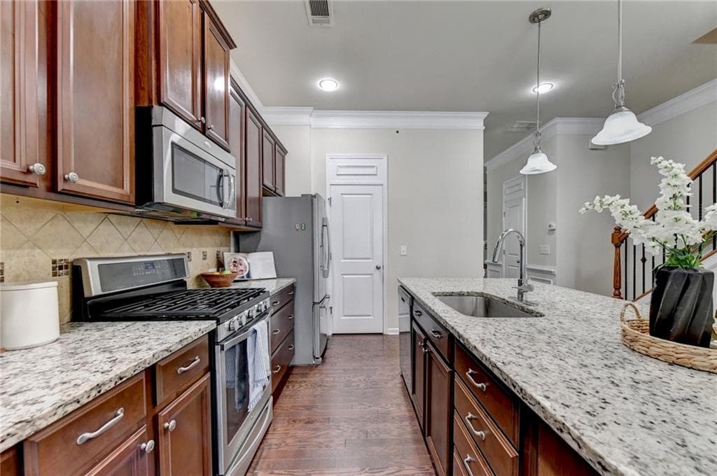3 bedroom, 4 bathroom, 2,200 sq ft townhouse for sale at 2634 Portbury Place, Atlanta, GA 30329 — photo 7