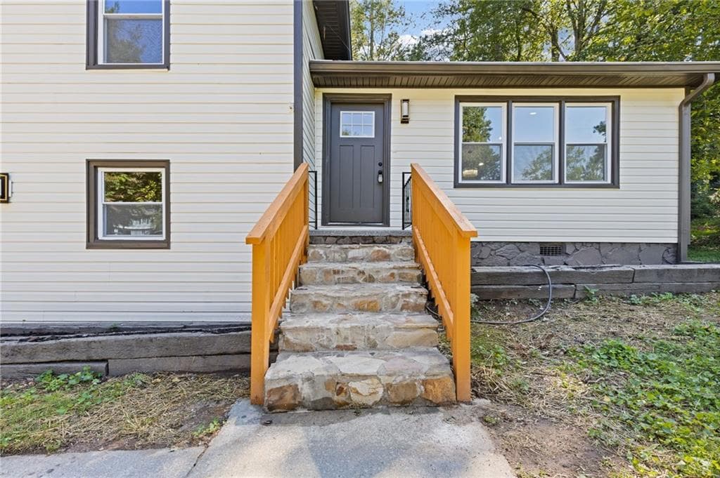 3 bedroom, 2 bathroom, 1,320 sq ft single family residence for sale at 5 Hidden Valley Drive, Lawrenceville, GA 30044 — photo 3