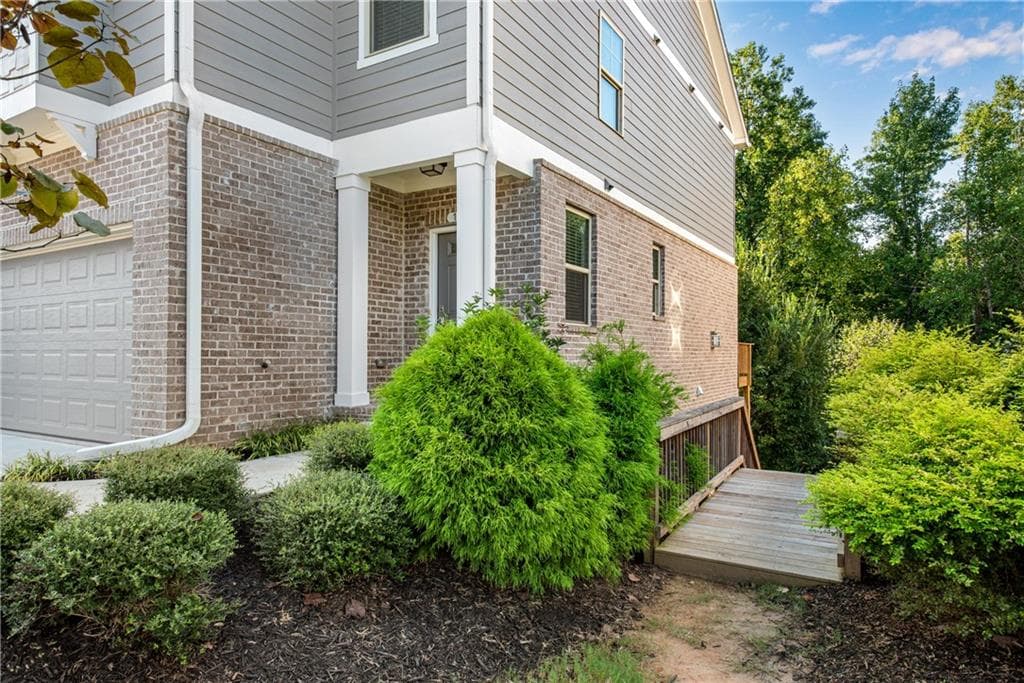 4 bedroom, 4 bathroom, 2,583 sq ft townhouse for sale at 113 Maple Creek Way, Woodstock, GA 30188 — photo 2