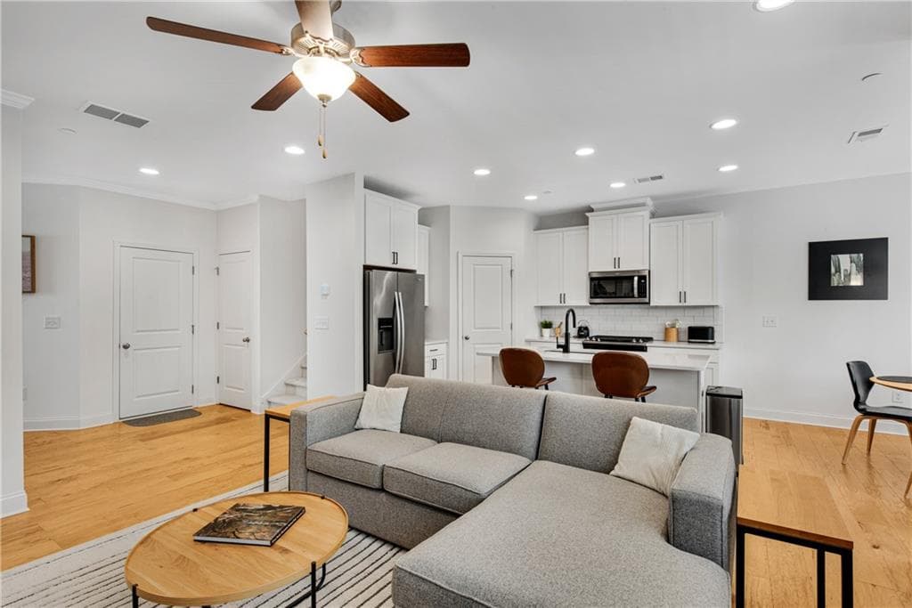 4 bedroom, 4 bathroom, 2,583 sq ft townhouse for sale at 113 Maple Creek Way, Woodstock, GA 30188 — photo 8