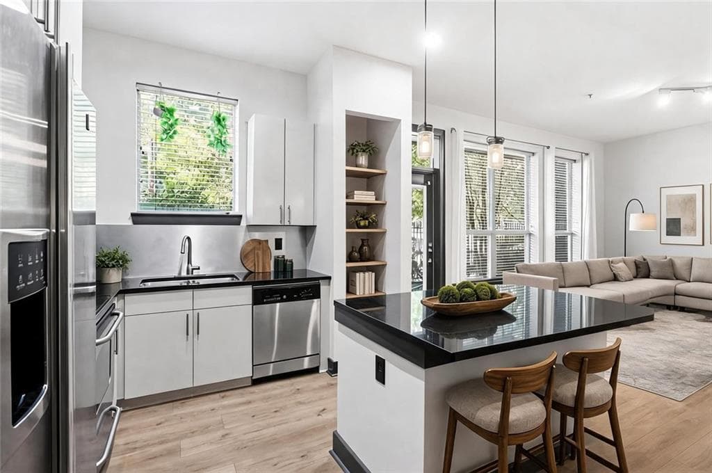 1 bedroom, 1 bathroom, 818 sq ft condominium for sale at 747 Ralph Mcgill Boulevard 202, Atlanta, GA 30312 — photo 5