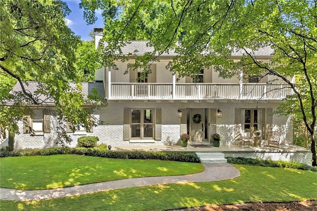 3 bedroom, 3 bathroom, 2,050 sq ft single family residence for sale at 9875 La View Circle, Roswell, GA 30075