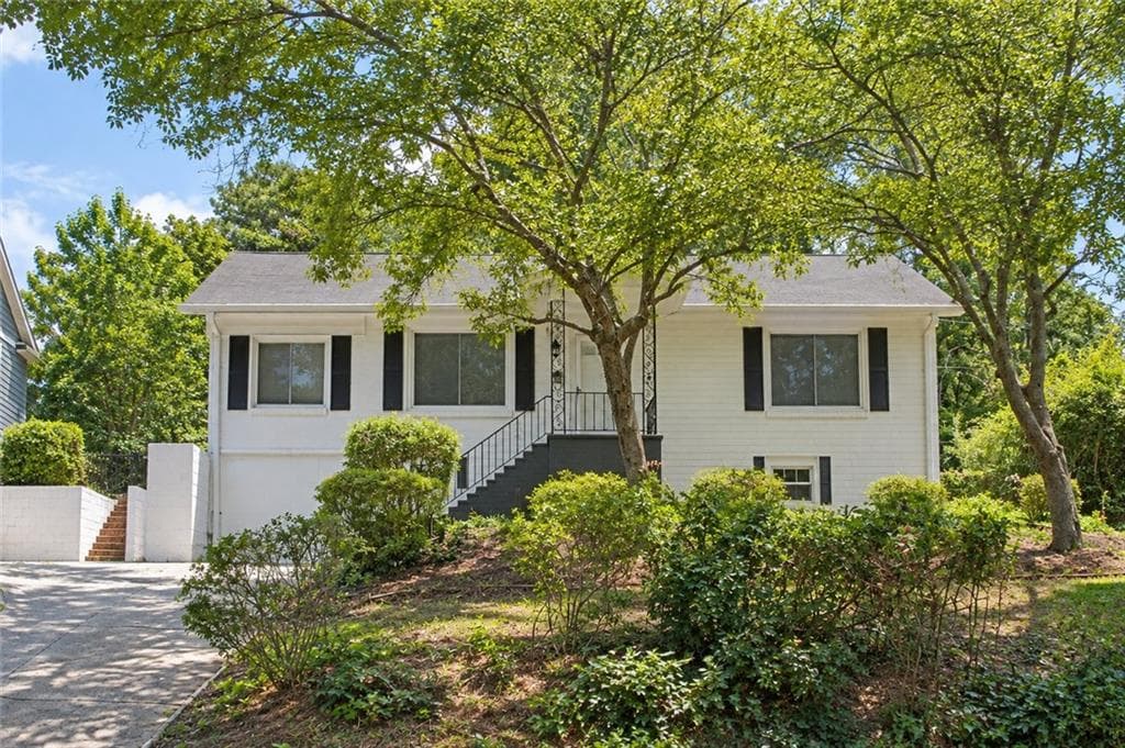 4 bedroom, 2 bathroom, 1,680 sq ft single family residence under contract at 3160 Lake Avenue, Hapeville, GA 30354
