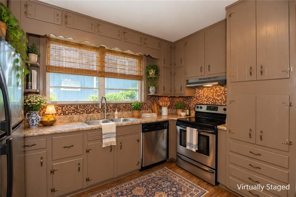 4 bedroom, 2 bathroom, 1,680 sq ft single family residence under contract at 3160 Lake Avenue, Hapeville, GA 30354 — photo 9