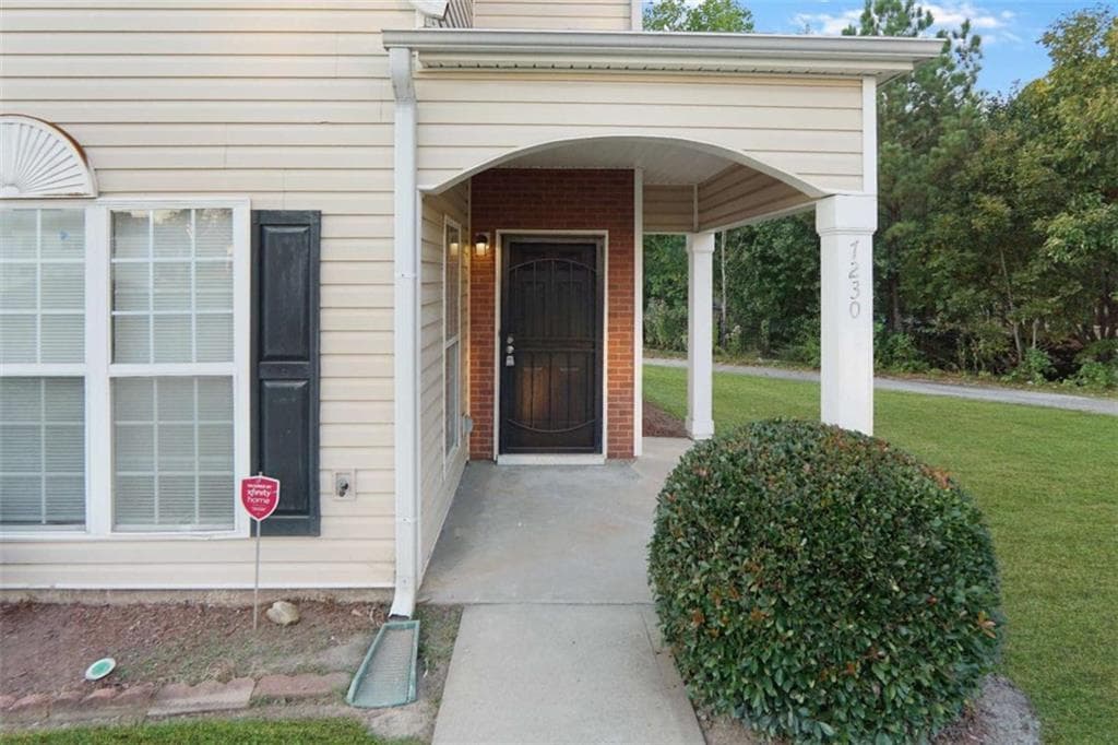3 bedroom, 3 bathroom, 1,350 sq ft townhouse for rent at 7230 Oakley Court, Union City, GA 30291 for $1,850 a month — photo 2