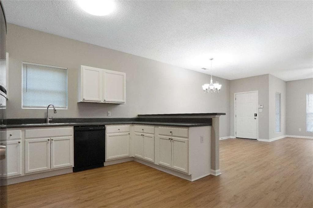 3 bedroom, 3 bathroom, 1,350 sq ft townhouse for rent at 7230 Oakley Court, Union City, GA 30291 for $1,850 a month — photo 6