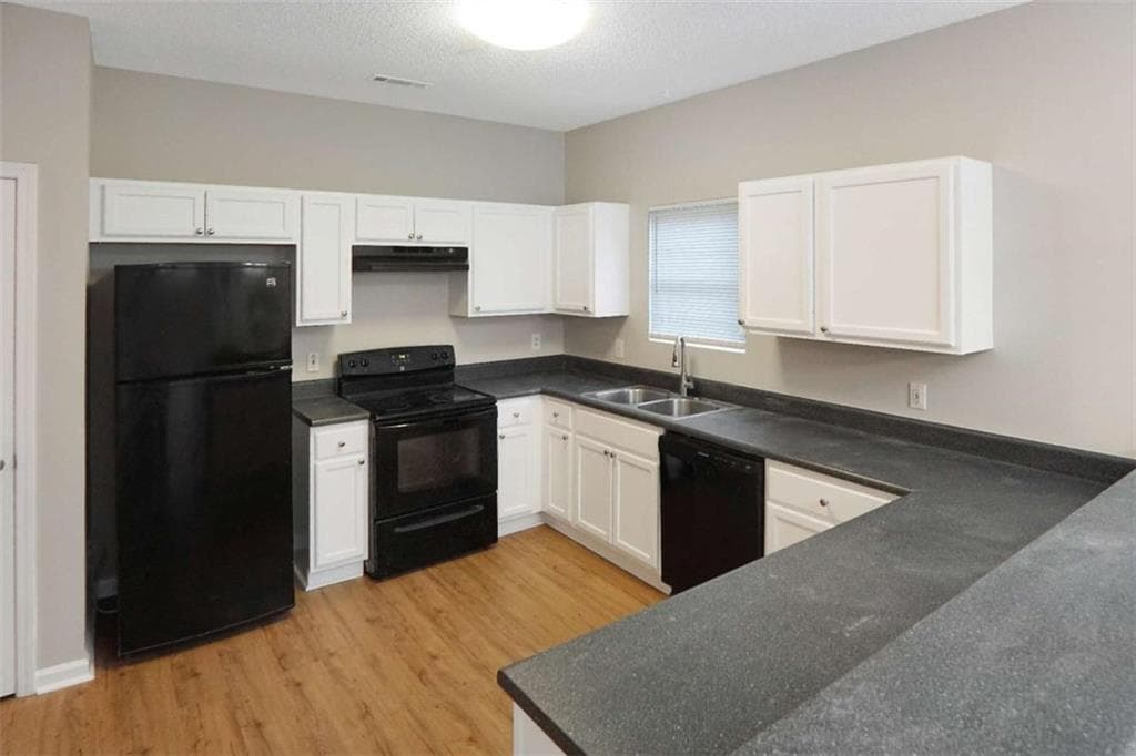 3 bedroom, 3 bathroom, 1,350 sq ft townhouse for rent at 7230 Oakley Court, Union City, GA 30291 for $1,850 a month — photo 7