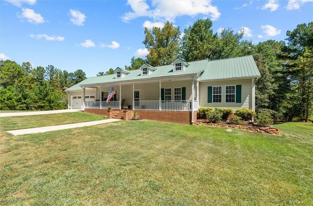 4 bedroom, 3 bathroom, 2,570 sq ft single family residence for sale at 51 Moon Road, Waco, GA 30182 — photo 4