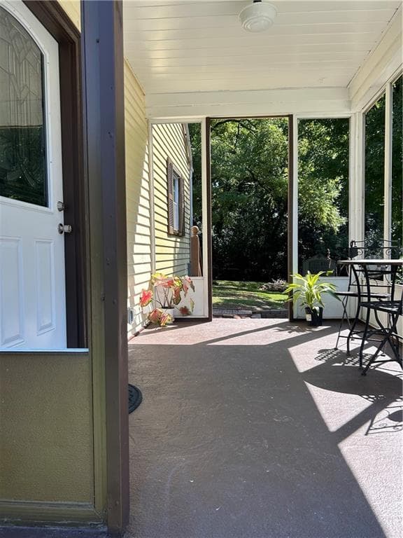 2 bedroom, 1 bathroom, 1,048 sq ft single family residence for sale at 1078 Barnes Mill Road, Marietta, GA 30062 — photo 4