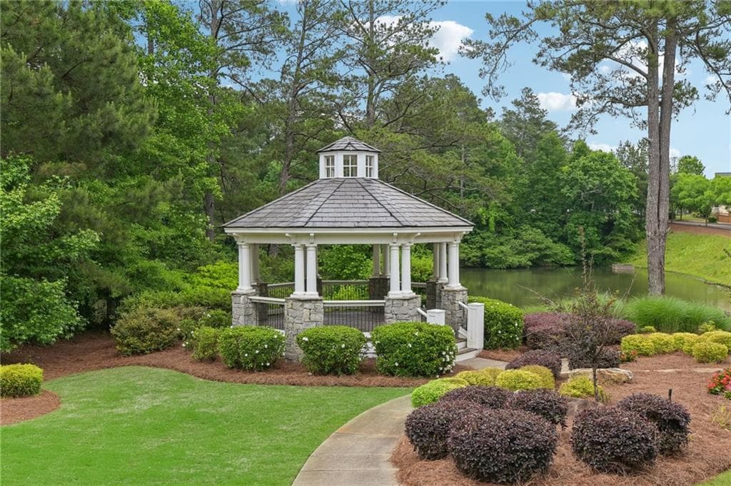 5 bedroom, 4 bathroom, 3,279 sq ft single family residence for sale at 129 Edinburgh Drive, Canton, GA 30115 — photo 5