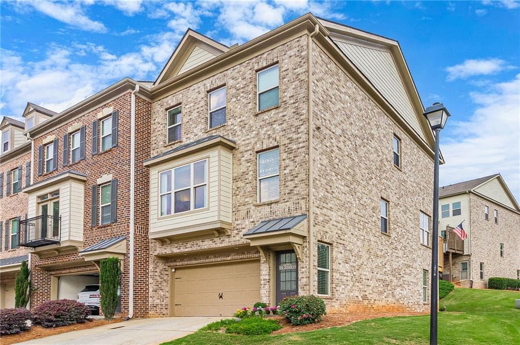 4 bedroom, 4 bathroom, 2,442 sq ft townhouse for sale at 284 Autry Mill Lane, Suwanee, GA 30024 — photo 2